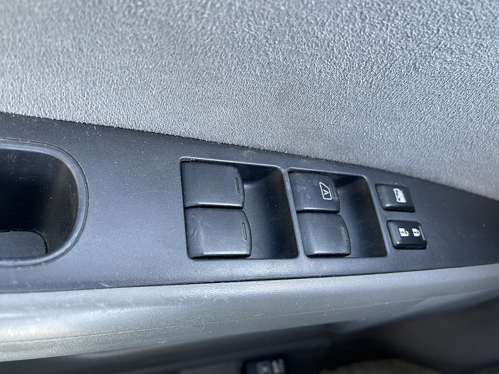 2009 Nissan SENTRA Located at Dave's GreenLight Auto Sales light-box-slides