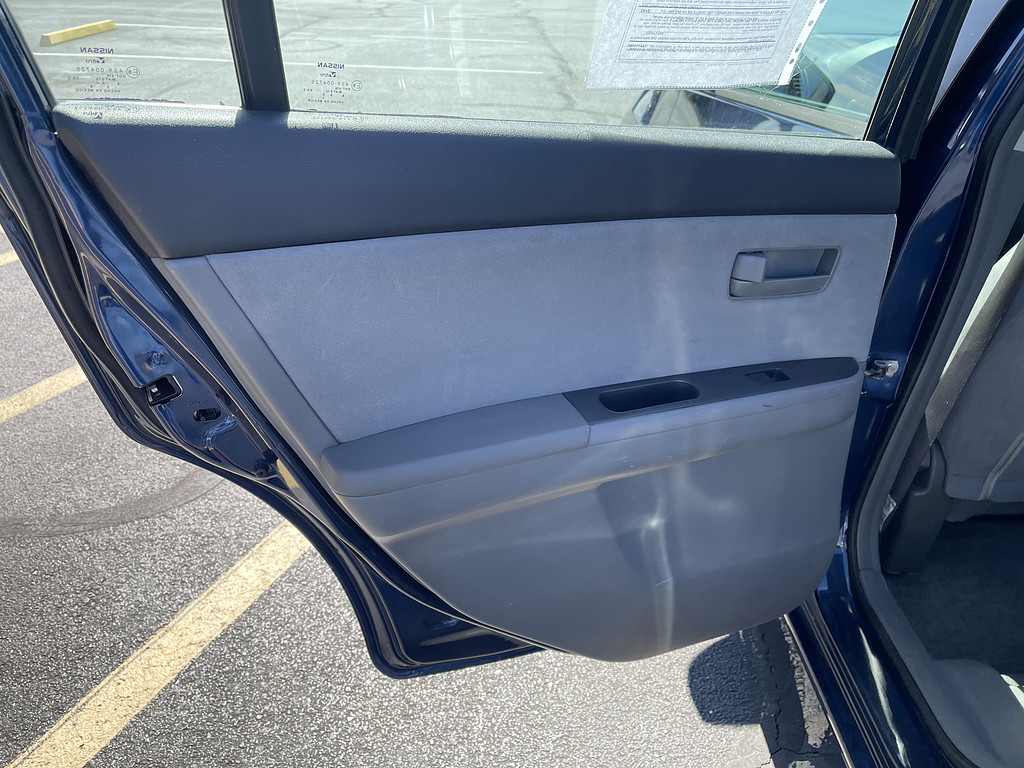 2009 Nissan SENTRA Located at Dave's GreenLight Auto Sales light-box-slides