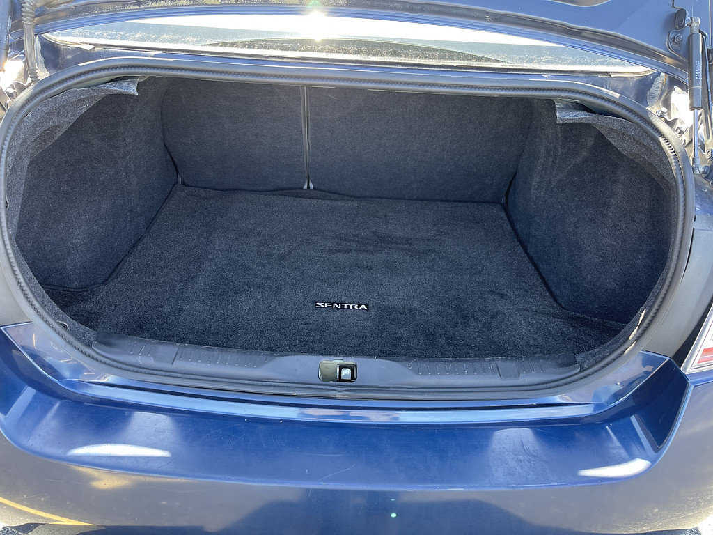 2009 Nissan SENTRA Located at Dave's GreenLight Auto Sales slide-image