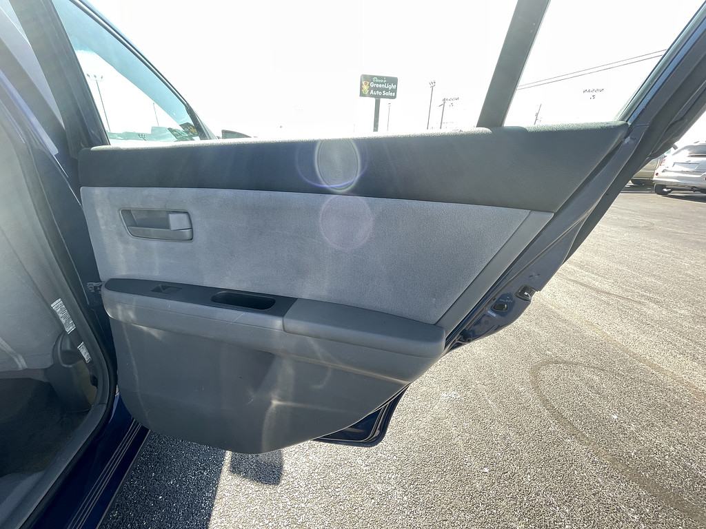 2009 Nissan SENTRA Located at Dave's GreenLight Auto Sales light-box-slides
