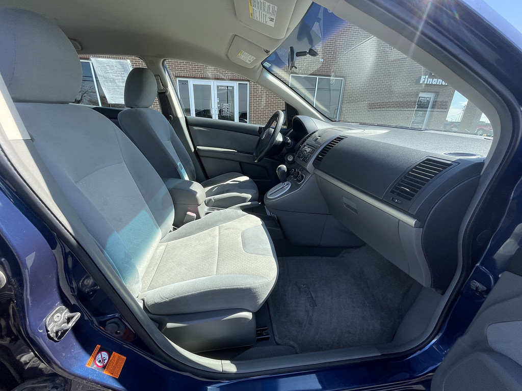 2009 Nissan SENTRA Located at Dave's GreenLight Auto Sales slide-image