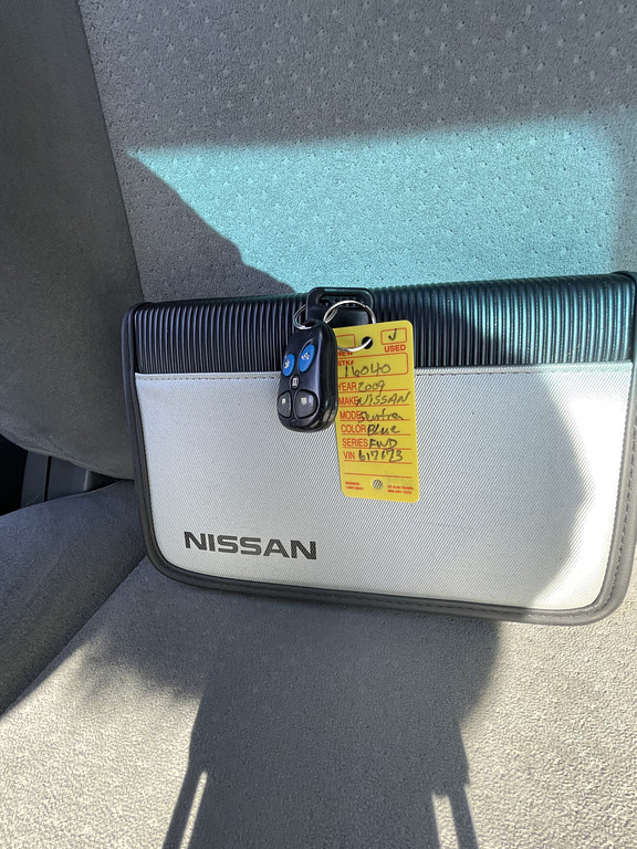 2009 Nissan SENTRA Located at Dave's GreenLight Auto Sales light-box-slides