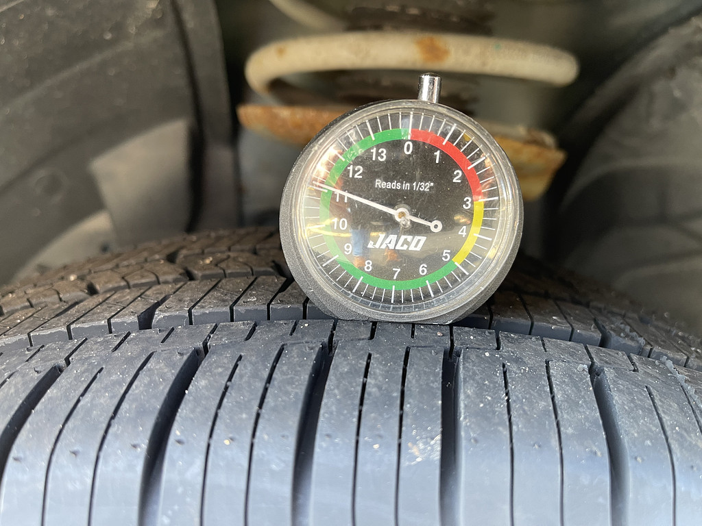 2009 Nissan SENTRA Located at Dave's GreenLight Auto Sales slide-image