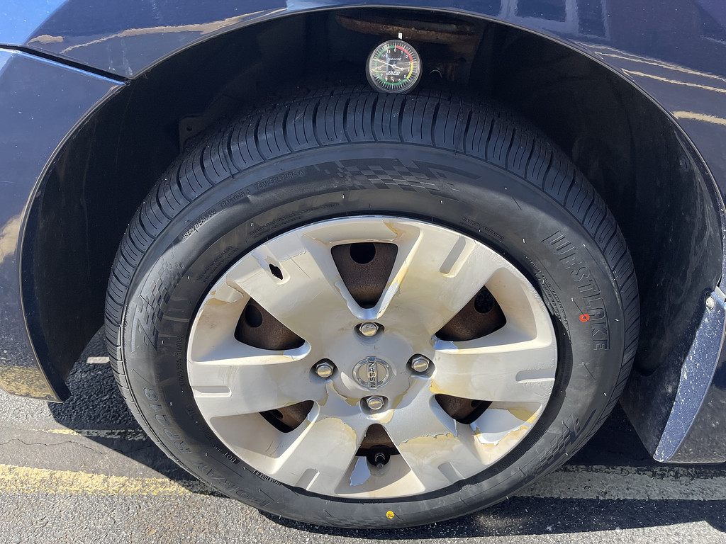 2009 Nissan SENTRA Located at Dave's GreenLight Auto Sales slide-image