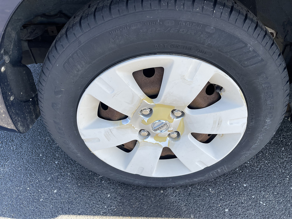 2009 Nissan SENTRA Located at Dave's GreenLight Auto Sales light-box-slides