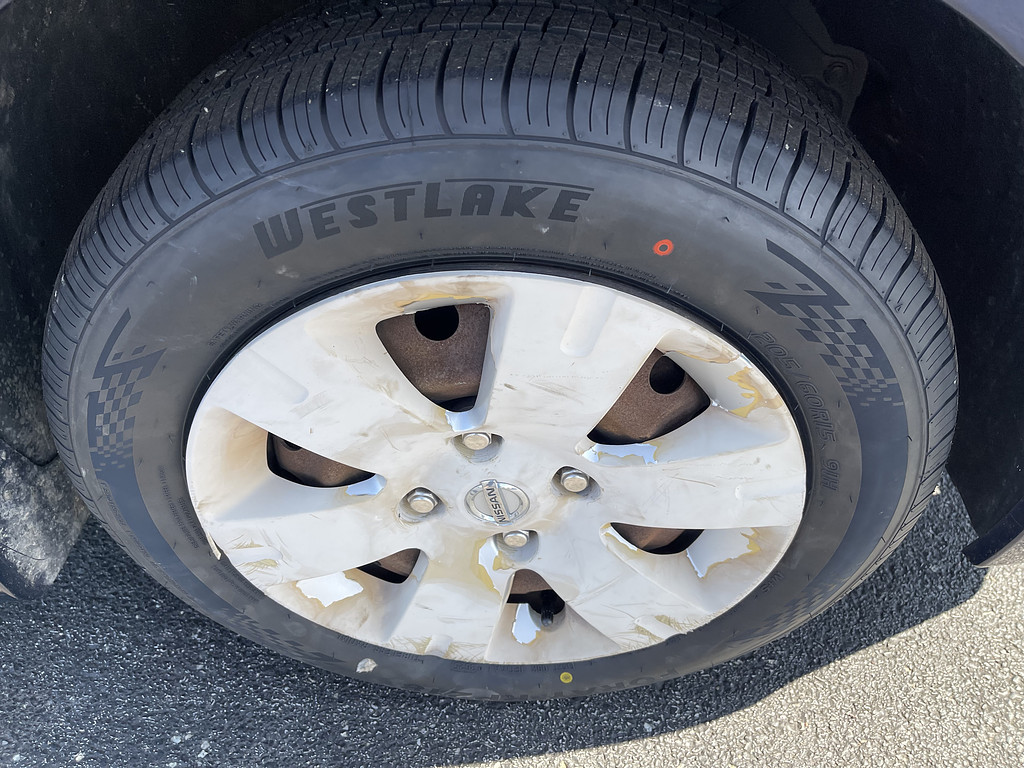 2009 Nissan SENTRA Located at Dave's GreenLight Auto Sales light-box-slides