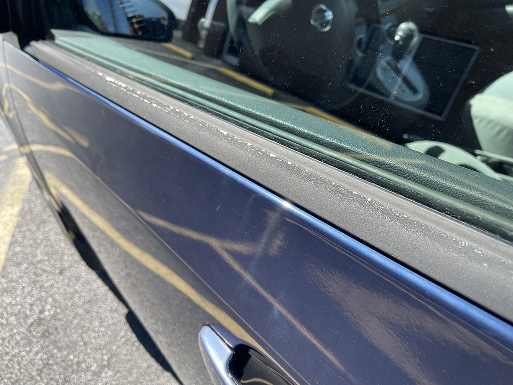 2009 Nissan SENTRA Located at Dave's GreenLight Auto Sales slide-image