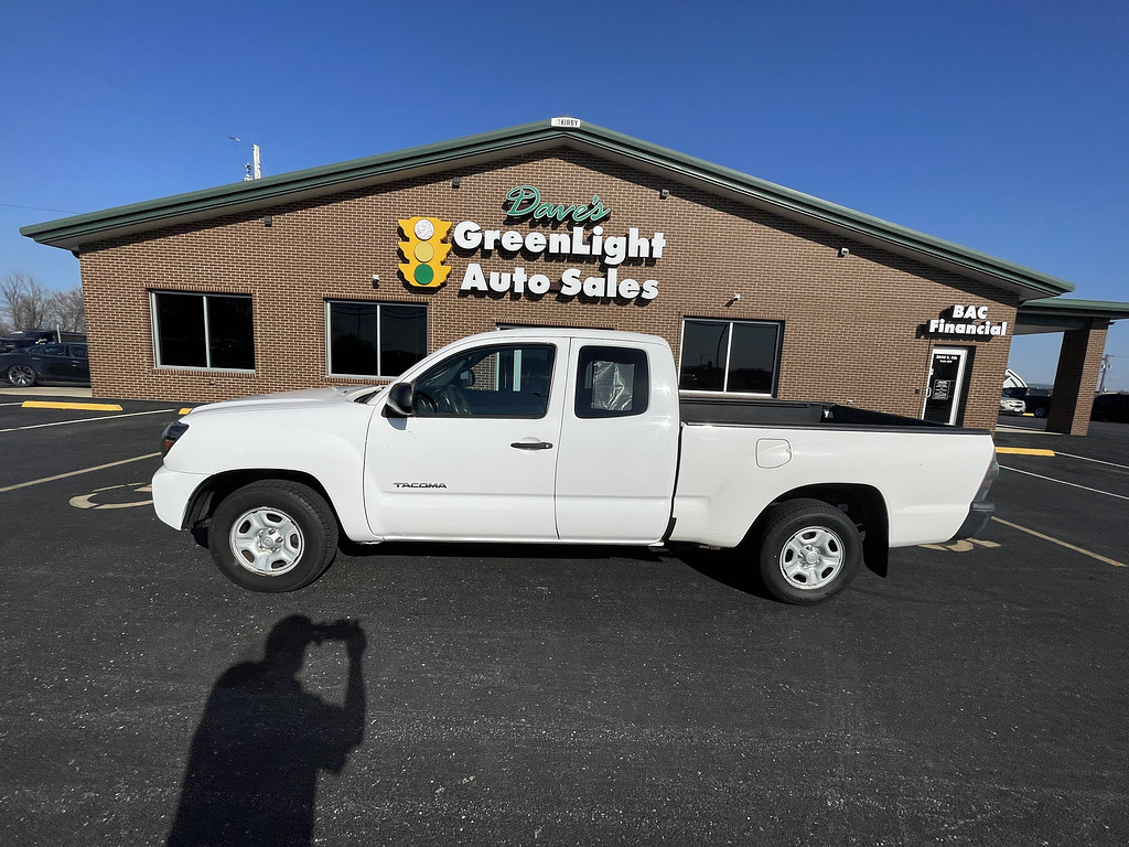 2015 Toyota Tacoma BASE Located at Dave's GreenLight Auto Sales slide-image