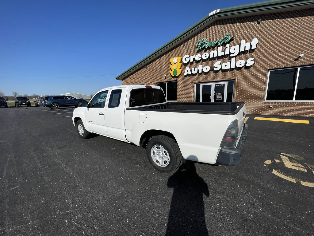 2015 Toyota Tacoma BASE Located at Dave's GreenLight Auto Sales light-box-slides