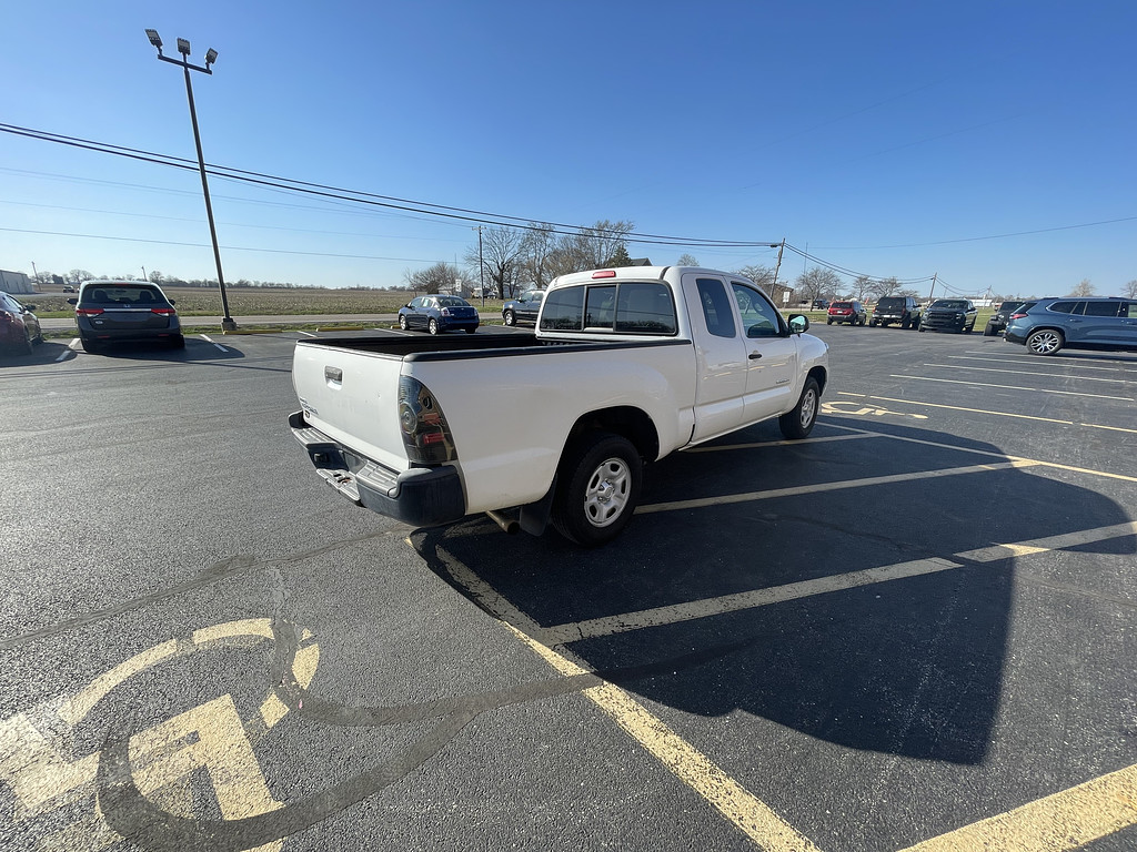 2015 Toyota Tacoma BASE Located at Dave's GreenLight Auto Sales light-box-slides