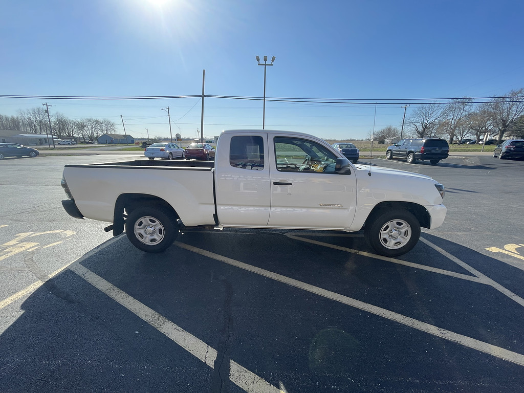 2015 Toyota Tacoma BASE Located at Dave's GreenLight Auto Sales light-box-slides