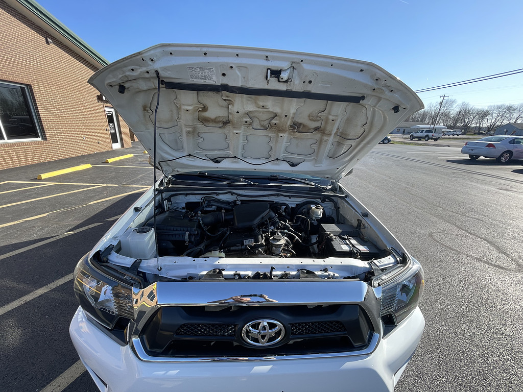 2015 Toyota Tacoma BASE Located at Dave's GreenLight Auto Sales light-box-slides