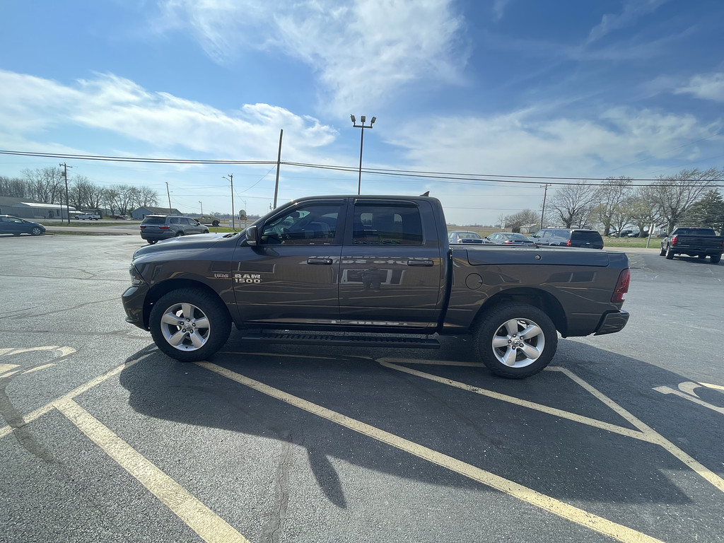 2014 RAM 1500 SPORT Located at Dave's GreenLight Auto Sales light-box-slides