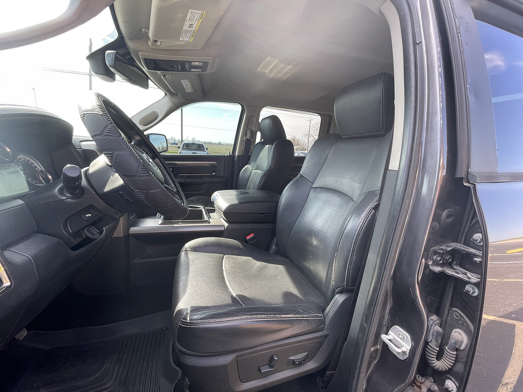 2014 RAM 1500 SPORT Located at Dave's GreenLight Auto Sales light-box-slides