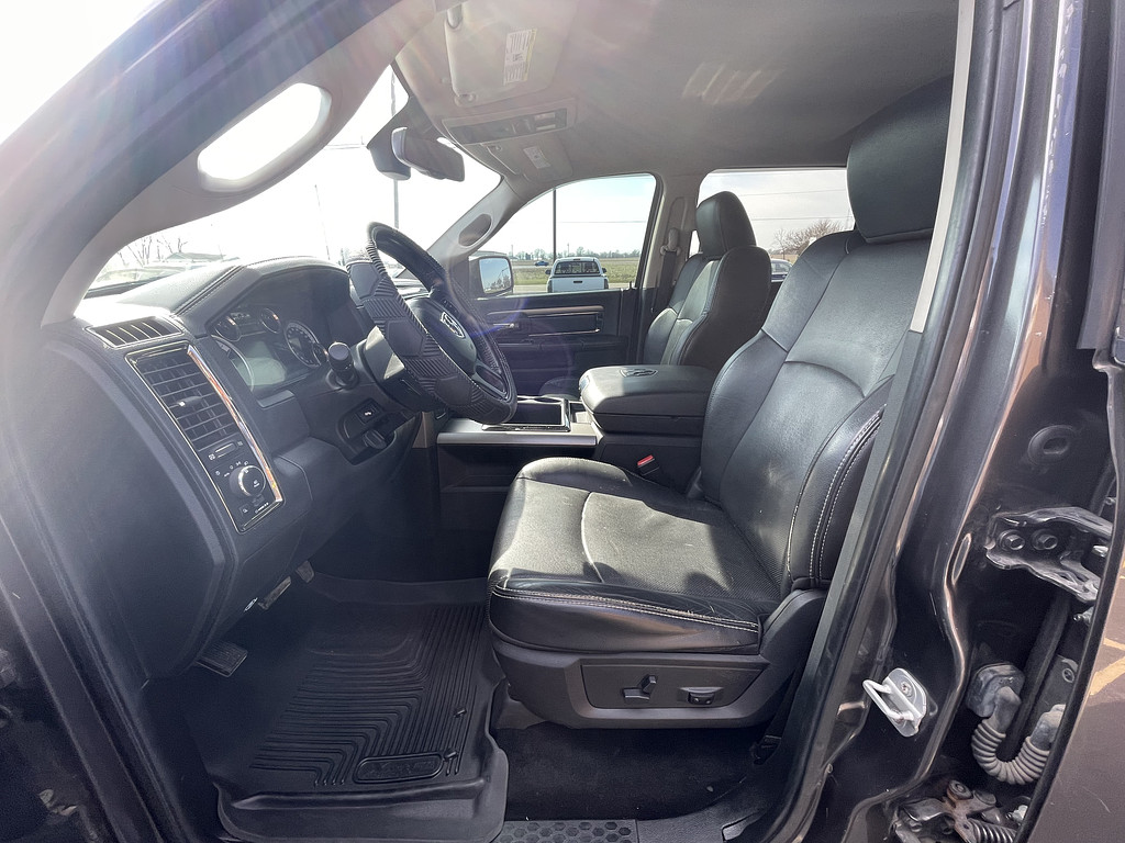 2014 RAM 1500 SPORT Located at Dave's GreenLight Auto Sales light-box-slides