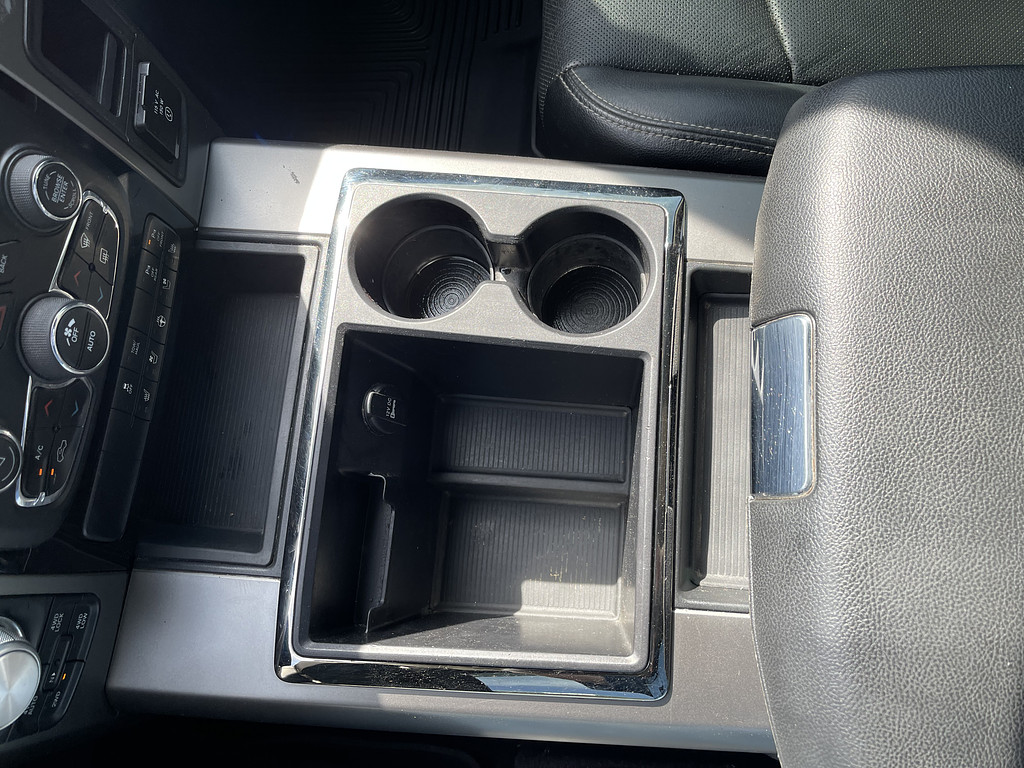 2014 RAM 1500 SPORT Located at Dave's GreenLight Auto Sales light-box-slides