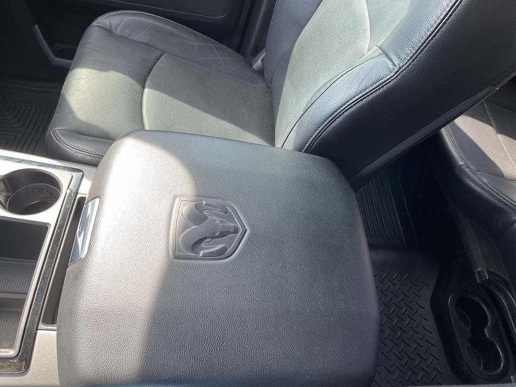 2014 RAM 1500 SPORT Located at Dave's GreenLight Auto Sales light-box-slides