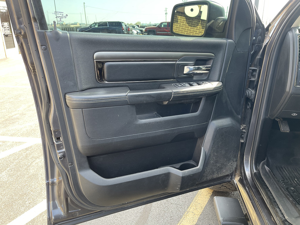 2014 RAM 1500 SPORT Located at Dave's GreenLight Auto Sales light-box-slides