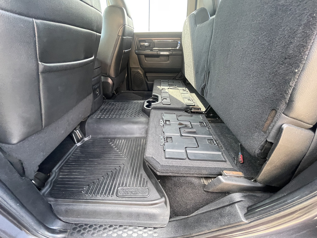 2014 RAM 1500 SPORT Located at Dave's GreenLight Auto Sales slide-image