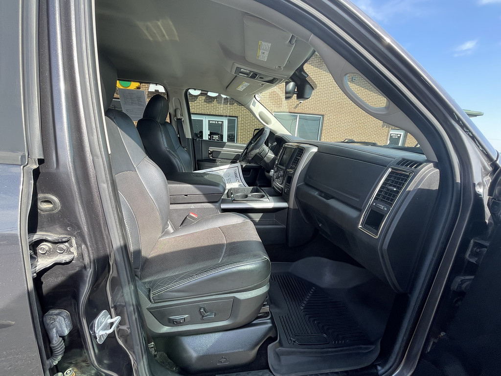 2014 RAM 1500 SPORT Located at Dave's GreenLight Auto Sales light-box-slides