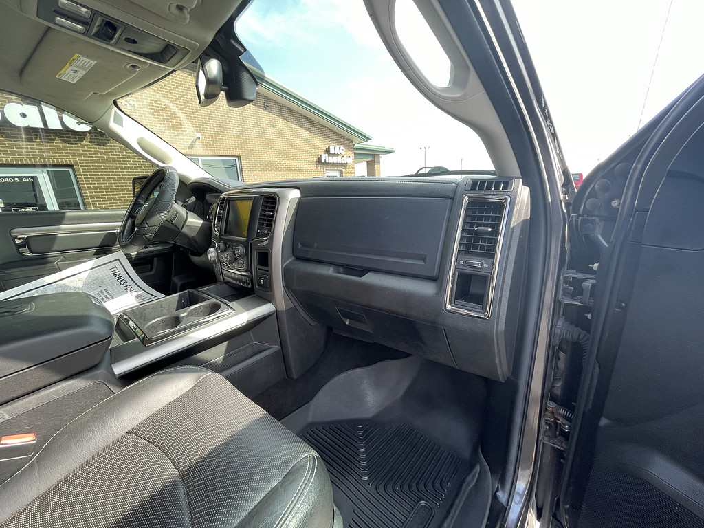 2014 RAM 1500 SPORT Located at Dave's GreenLight Auto Sales light-box-slides