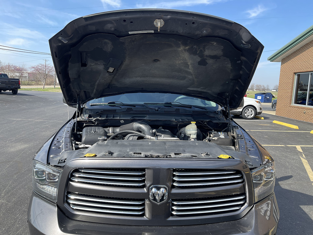 2014 RAM 1500 SPORT Located at Dave's GreenLight Auto Sales light-box-slides