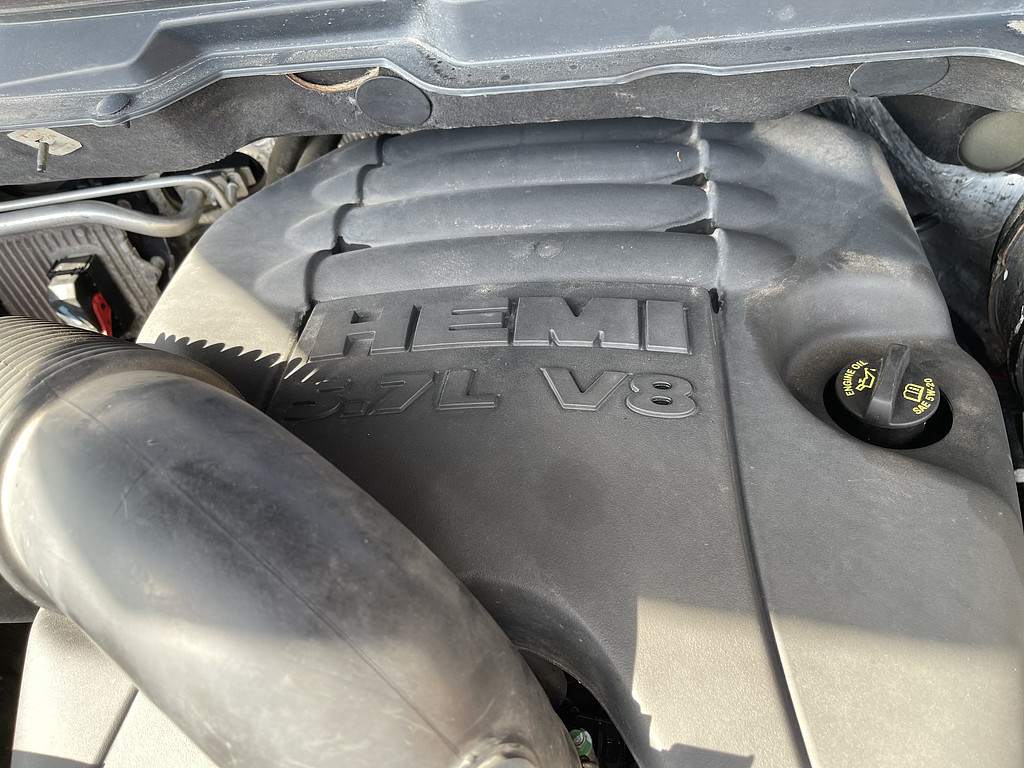 2014 RAM 1500 SPORT Located at Dave's GreenLight Auto Sales light-box-slides