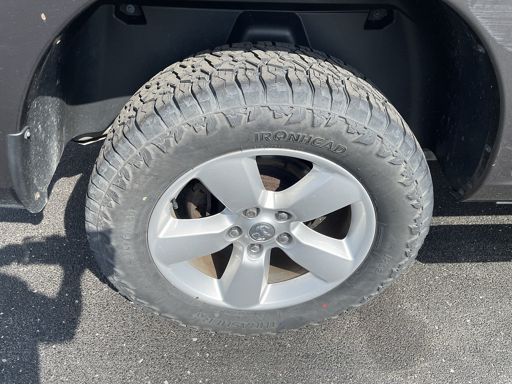 2014 RAM 1500 SPORT Located at Dave's GreenLight Auto Sales slide-image