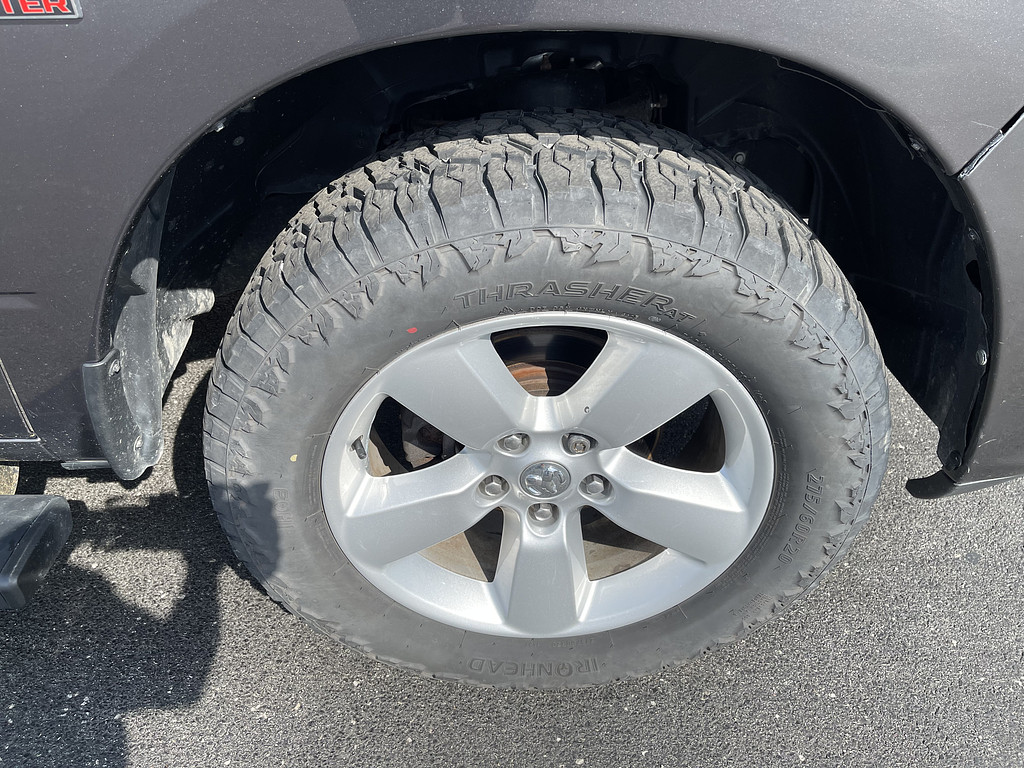 2014 RAM 1500 SPORT Located at Dave's GreenLight Auto Sales light-box-slides