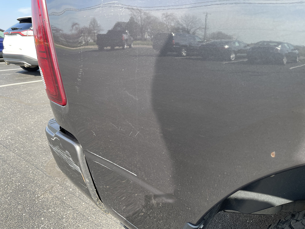 2014 RAM 1500 SPORT Located at Dave's GreenLight Auto Sales light-box-slides