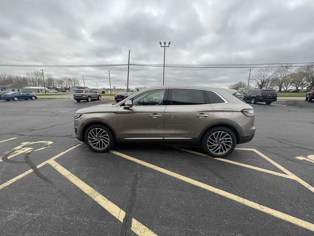 2019 Lincoln NAUTILUS RESERVE Located at Dave's GreenLight Auto Sales light-box-slides