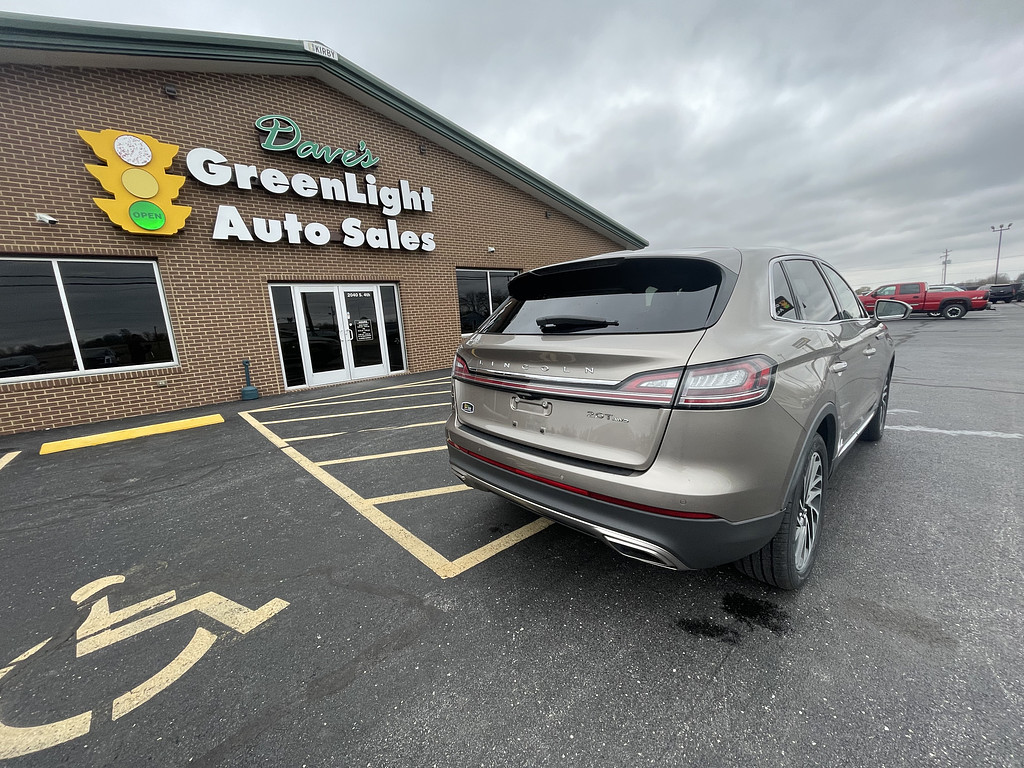 2019 Lincoln NAUTILUS RESERVE Located at Dave's GreenLight Auto Sales light-box-slides
