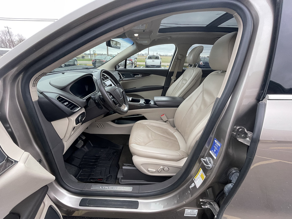 2019 Lincoln NAUTILUS RESERVE Located at Dave's GreenLight Auto Sales slide-image