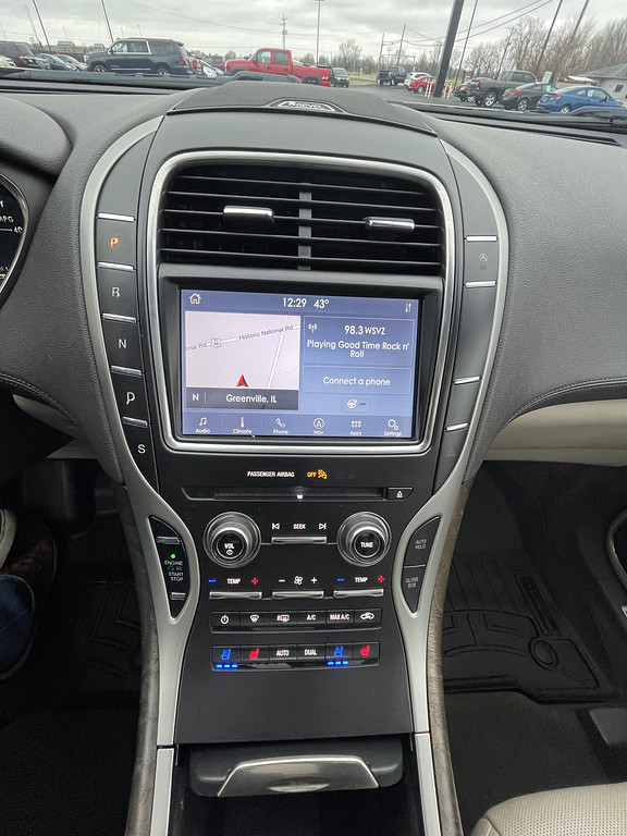 2019 Lincoln NAUTILUS RESERVE Located at Dave's GreenLight Auto Sales slide-image