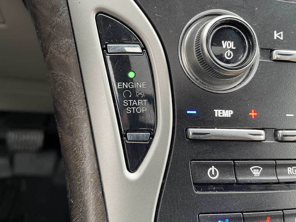 2019 Lincoln NAUTILUS RESERVE Located at Dave's GreenLight Auto Sales light-box-slides