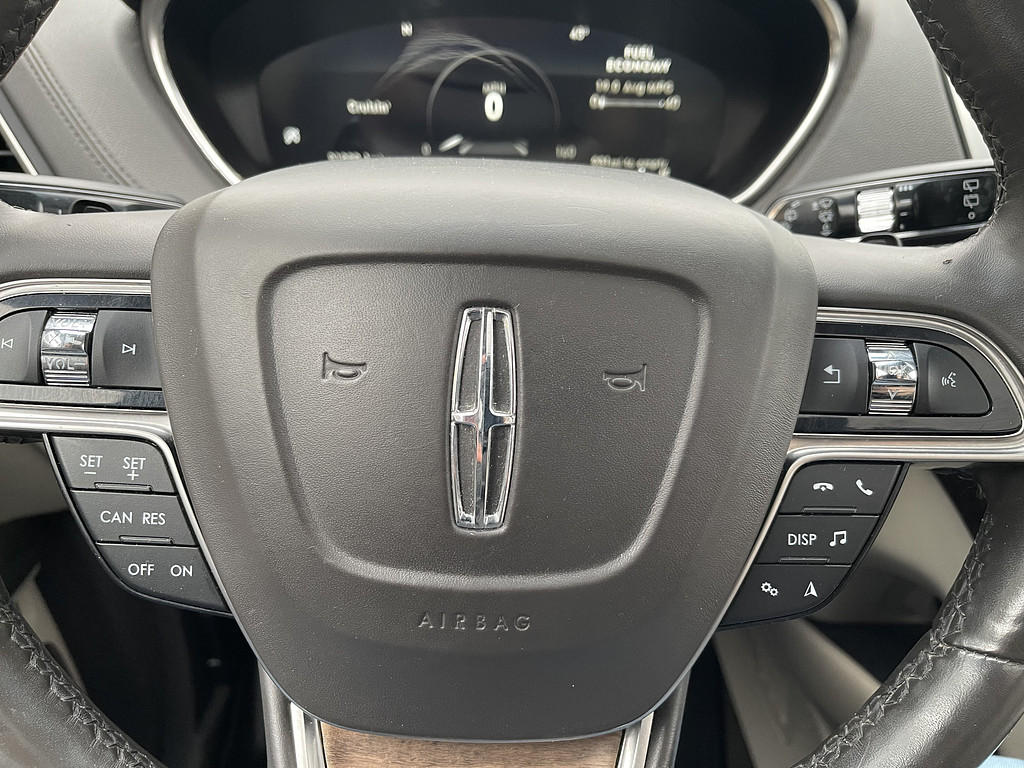 2019 Lincoln NAUTILUS RESERVE Located at Dave's GreenLight Auto Sales light-box-slides