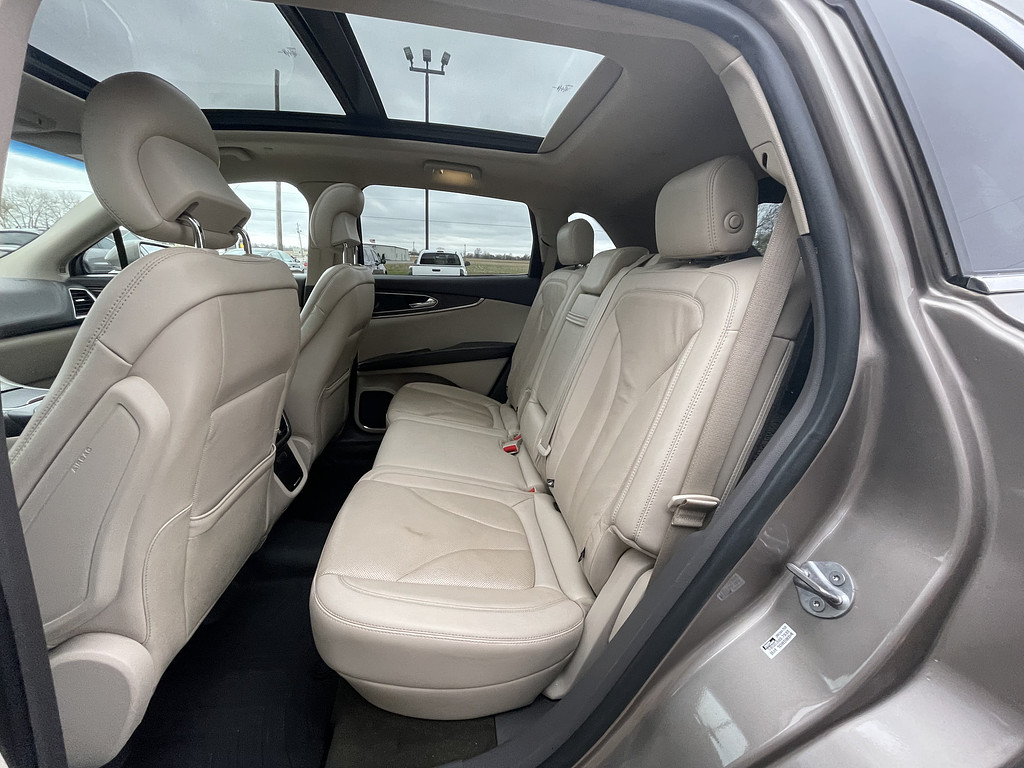 2019 Lincoln NAUTILUS RESERVE Located at Dave's GreenLight Auto Sales slide-image
