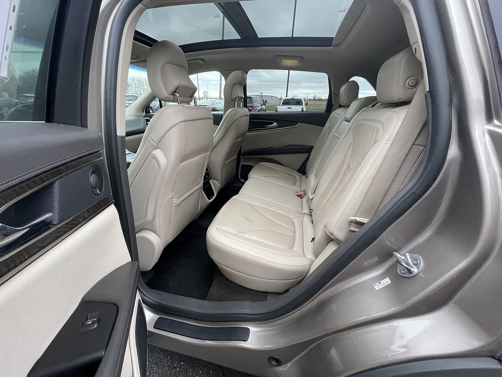2019 Lincoln NAUTILUS RESERVE Located at Dave's GreenLight Auto Sales slide-image