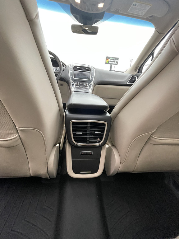 2019 Lincoln NAUTILUS RESERVE Located at Dave's GreenLight Auto Sales slide-image