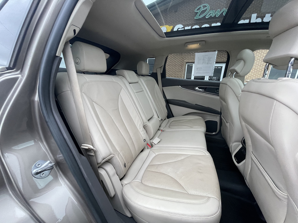 2019 Lincoln NAUTILUS RESERVE Located at Dave's GreenLight Auto Sales slide-image