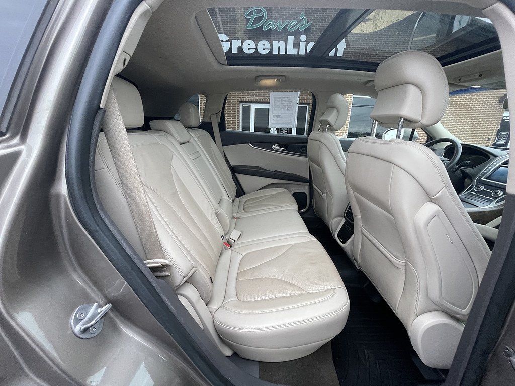 2019 Lincoln NAUTILUS RESERVE Located at Dave's GreenLight Auto Sales slide-image