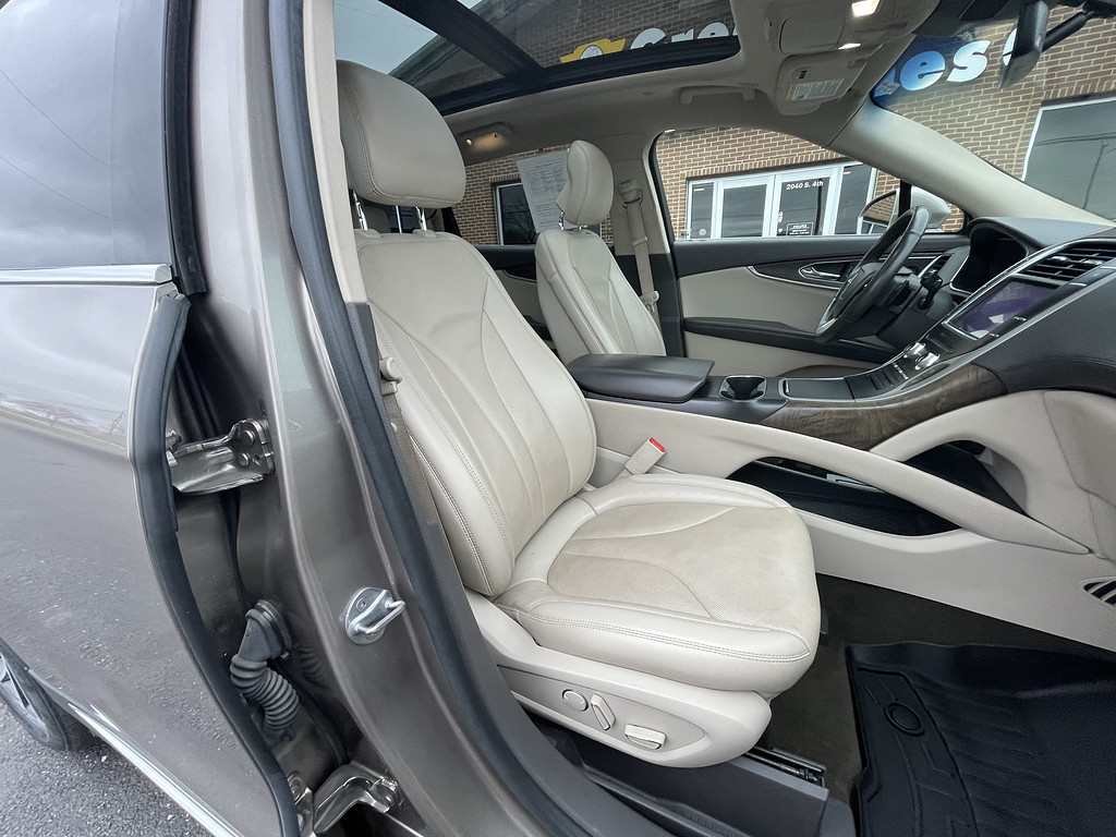2019 Lincoln NAUTILUS RESERVE Located at Dave's GreenLight Auto Sales slide-image
