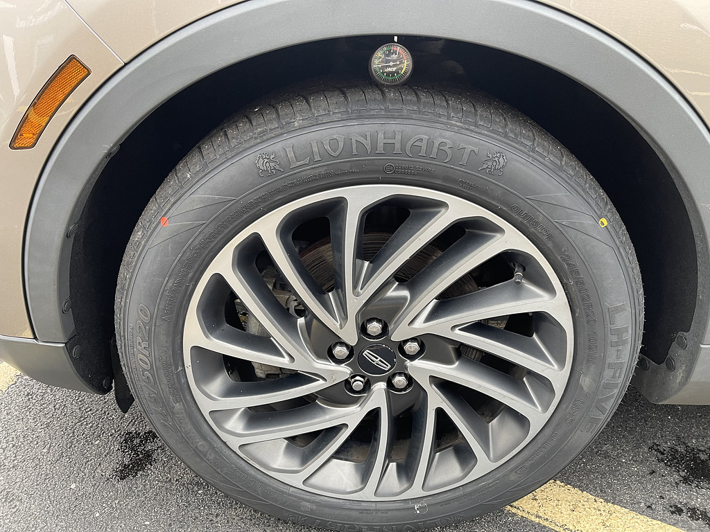 2019 Lincoln NAUTILUS RESERVE Located at Dave's GreenLight Auto Sales light-box-slides