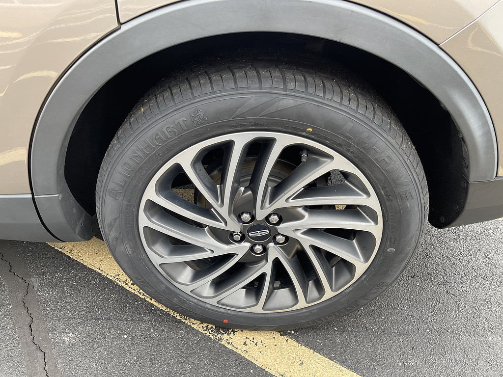 2019 Lincoln NAUTILUS RESERVE Located at Dave's GreenLight Auto Sales light-box-slides