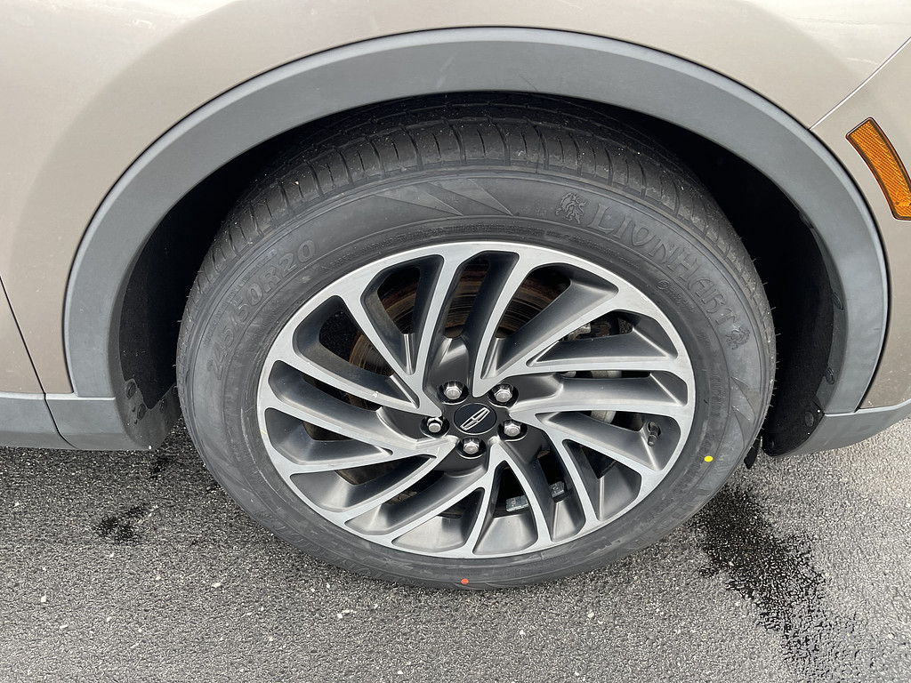 2019 Lincoln NAUTILUS RESERVE Located at Dave's GreenLight Auto Sales light-box-slides