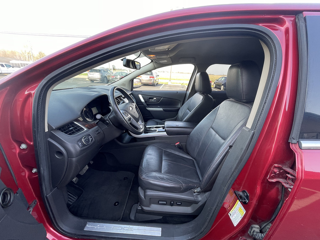 2011 Ford EDGE Located at Dave's GreenLight Auto Sales slide-image