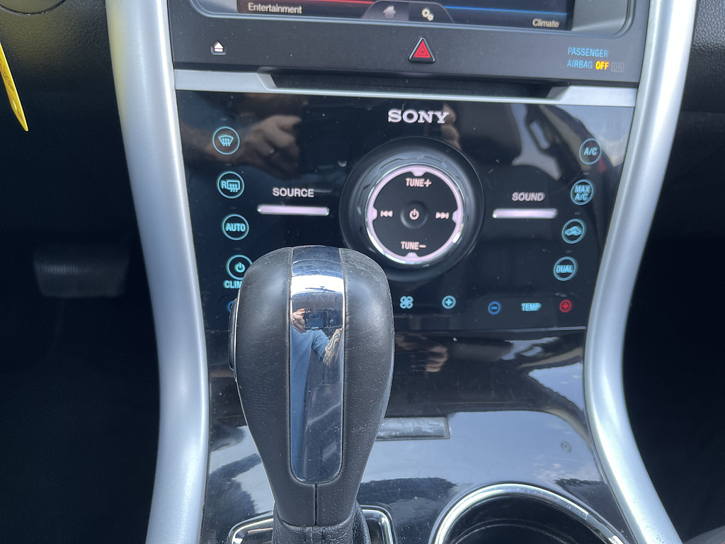 2011 Ford EDGE Located at Dave's GreenLight Auto Sales slide-image