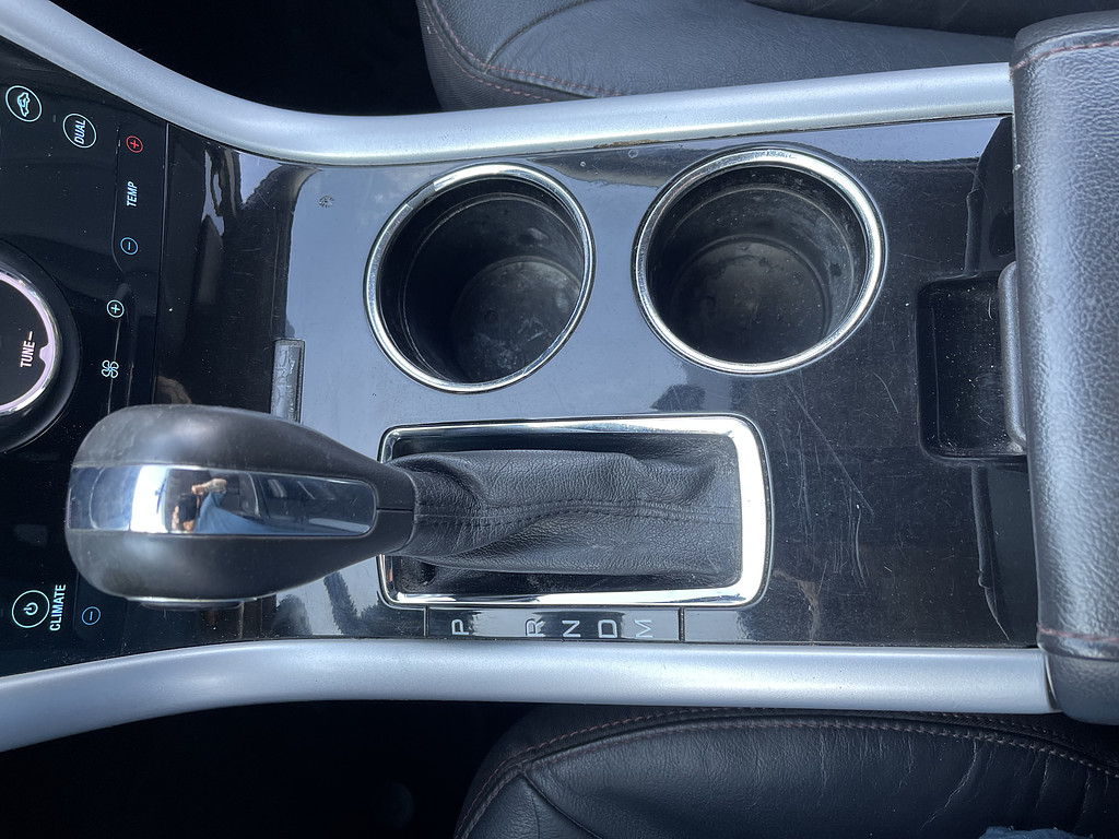 2011 Ford EDGE Located at Dave's GreenLight Auto Sales slide-image