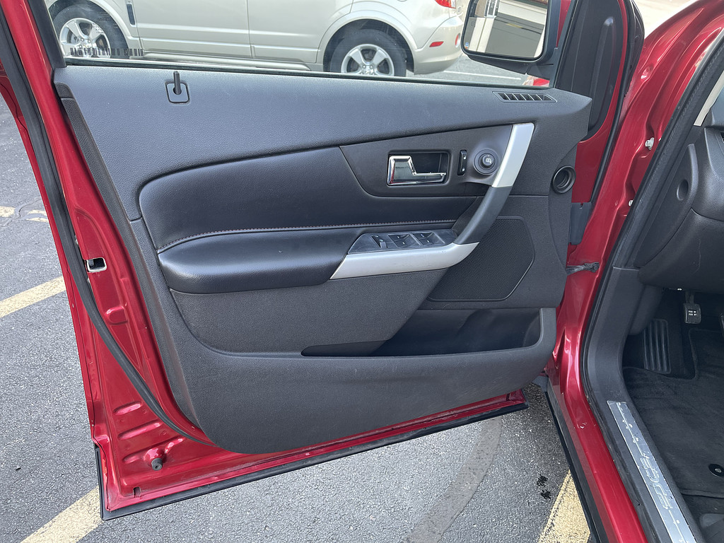 2011 Ford EDGE Located at Dave's GreenLight Auto Sales light-box-slides