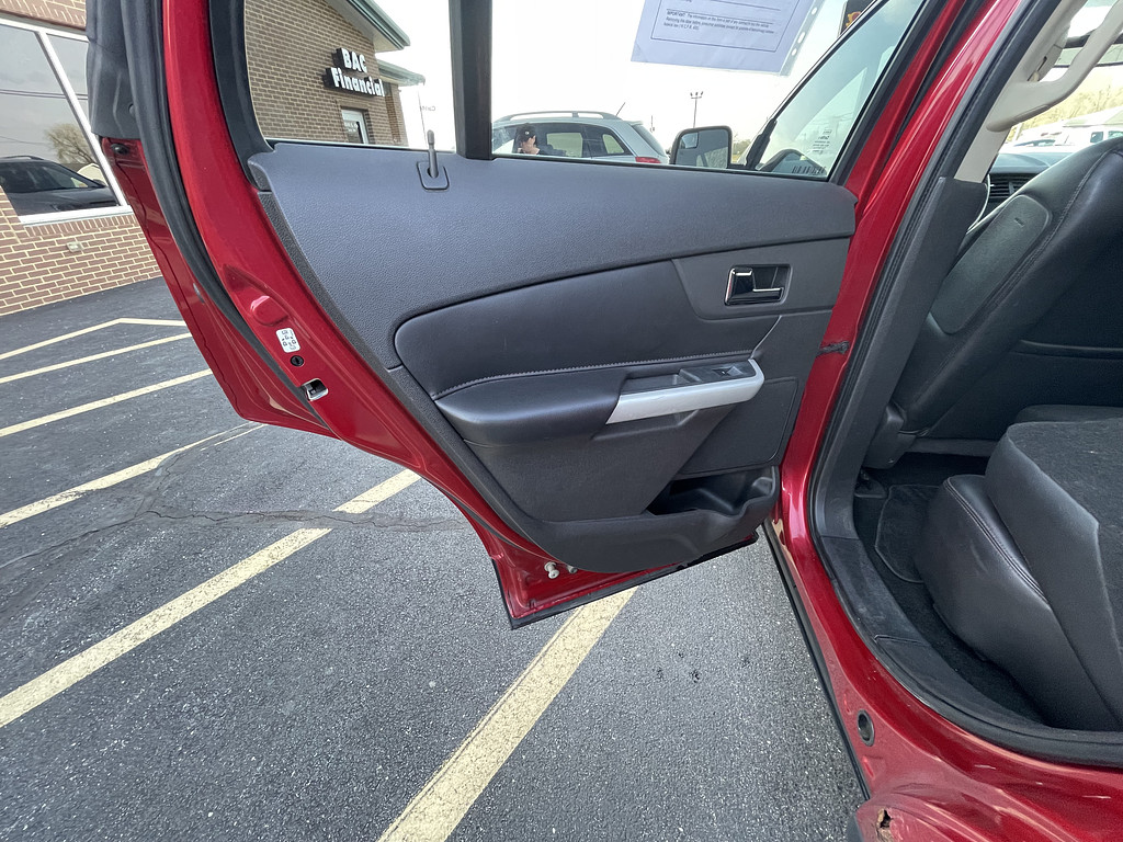 2011 Ford EDGE Located at Dave's GreenLight Auto Sales light-box-slides